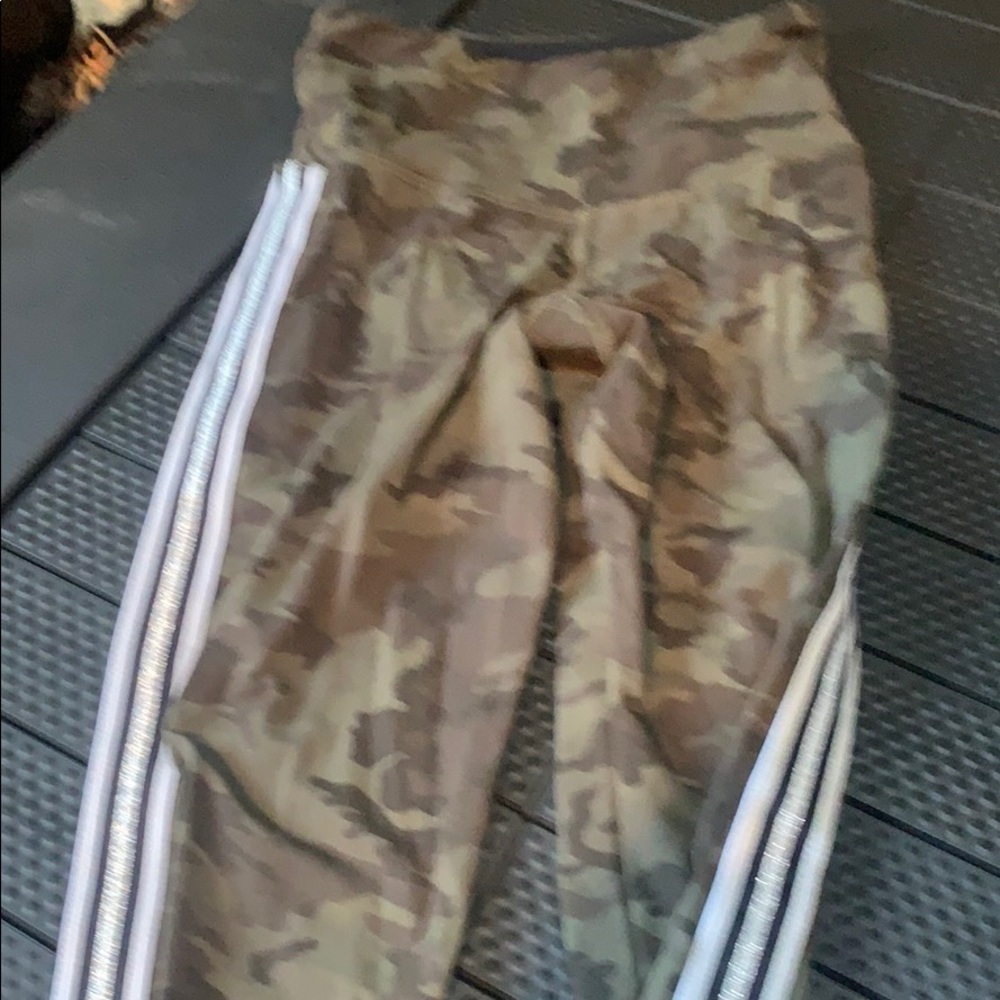 Strut this camo leggings